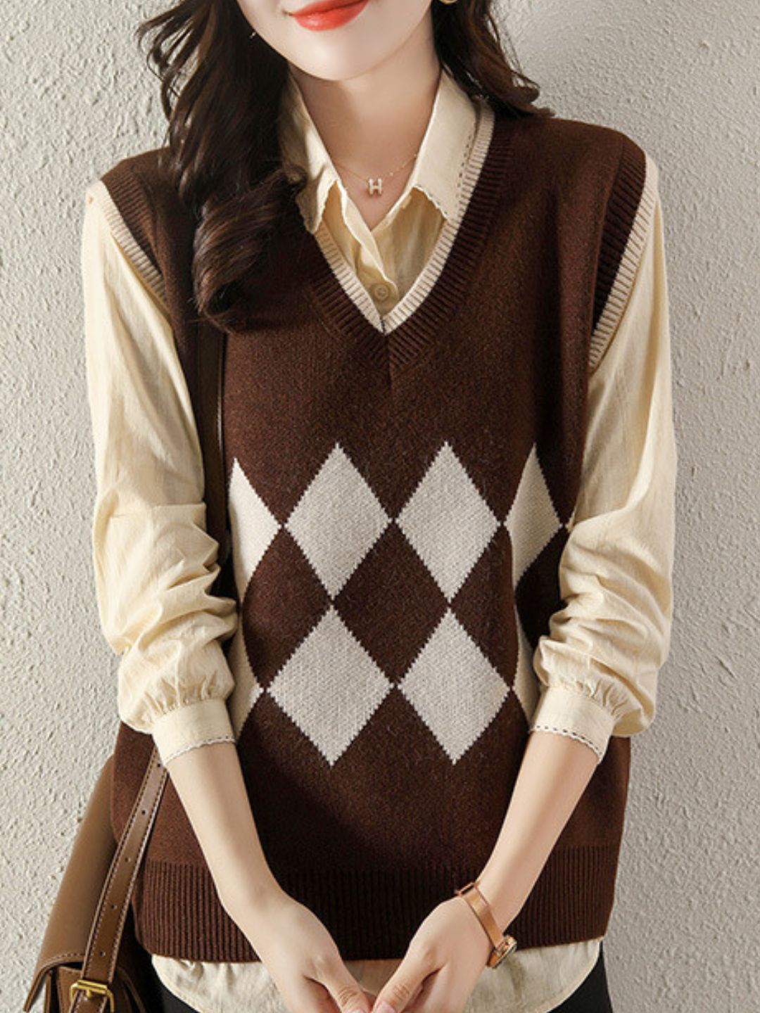 Loose V-neck knitted vest