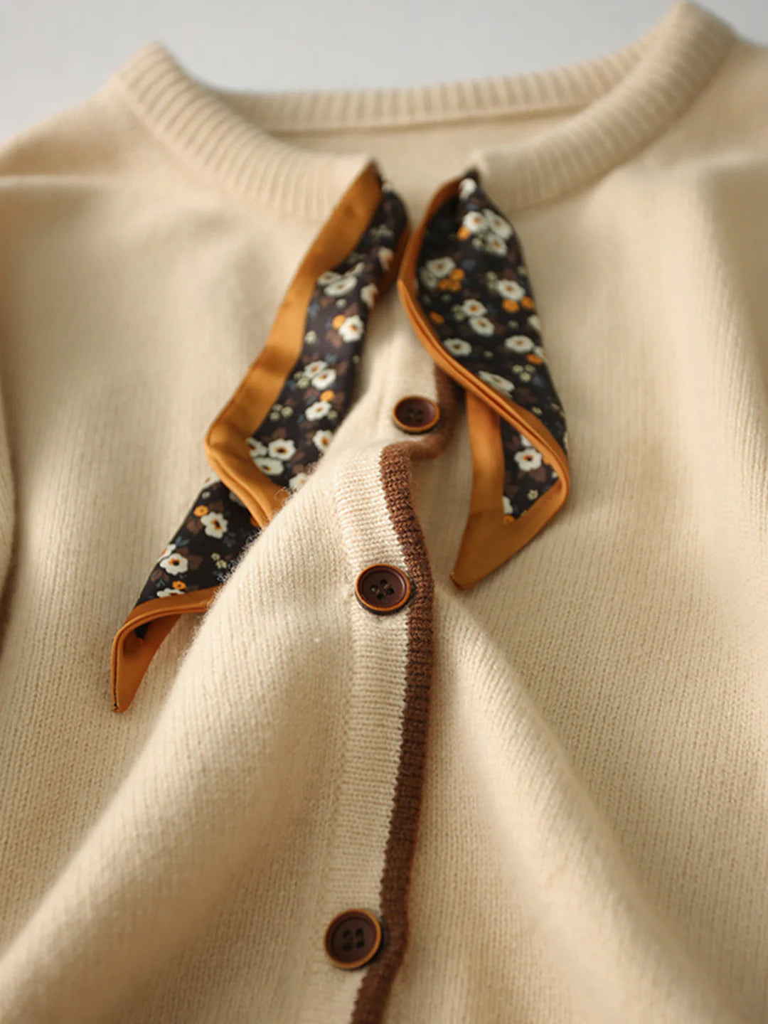 Vintage Crew Neck knitted Cardigan - Brown