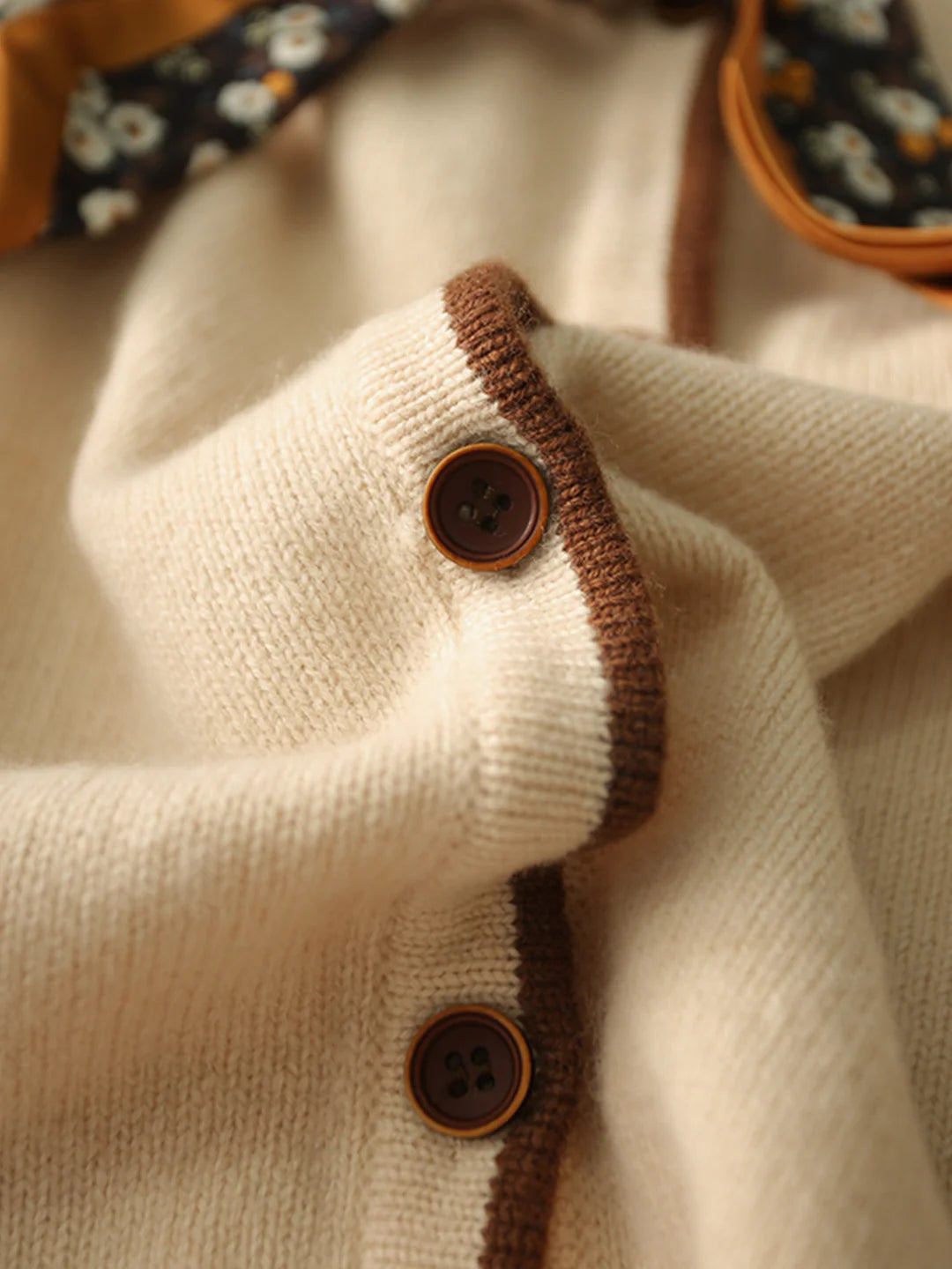 Vintage Crew Neck knitted Cardigan - Brown