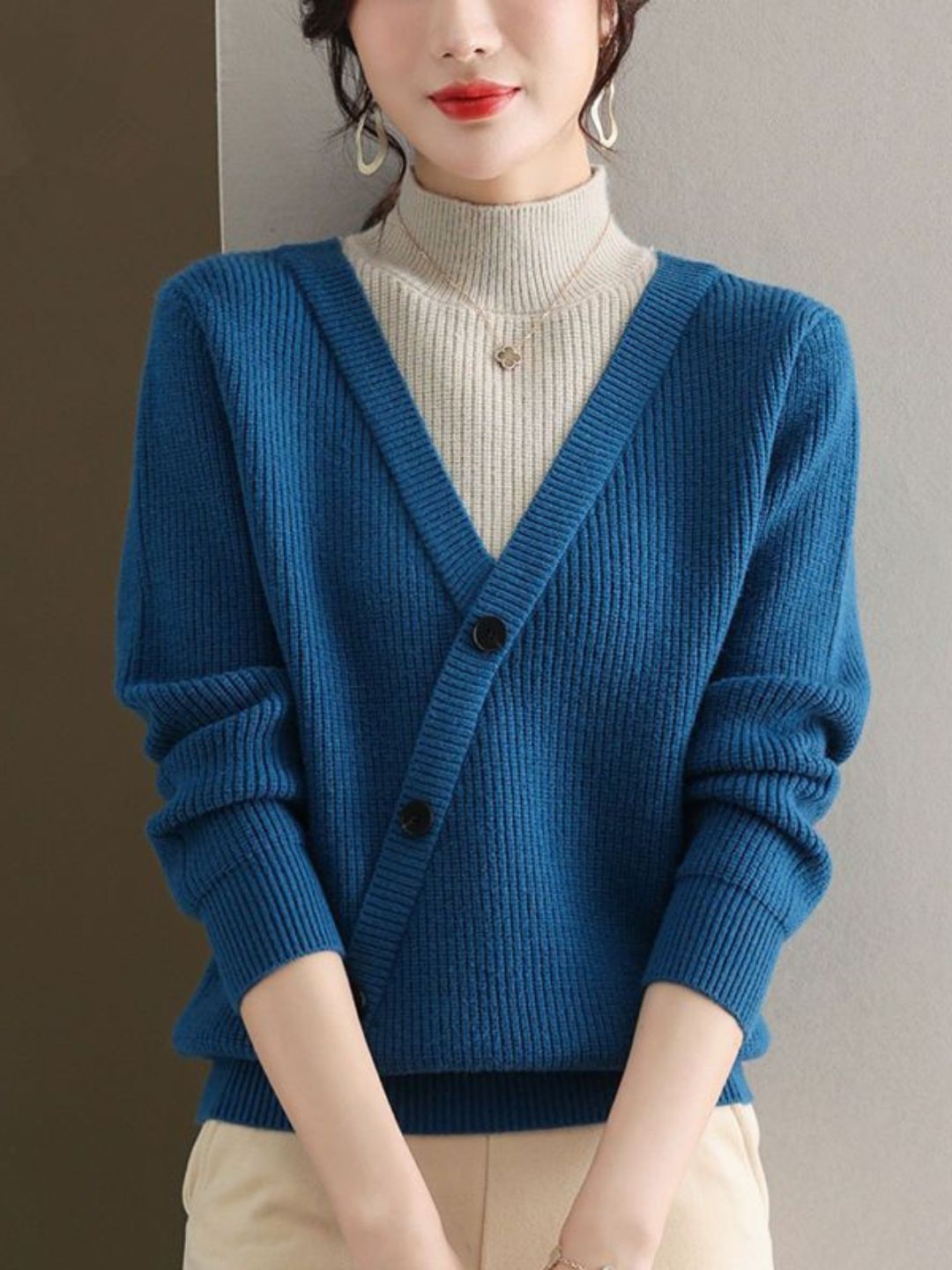 Fake two-piece loose half-high collar sweater