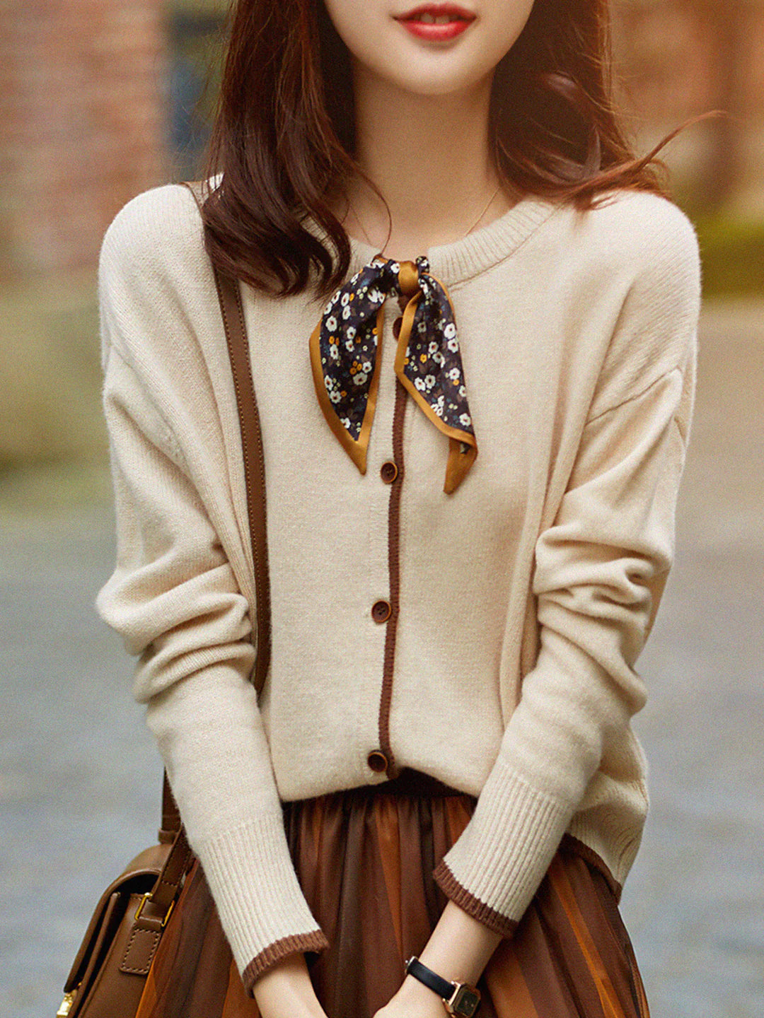 Vintage Crew Neck knitted Cardigan - Brown