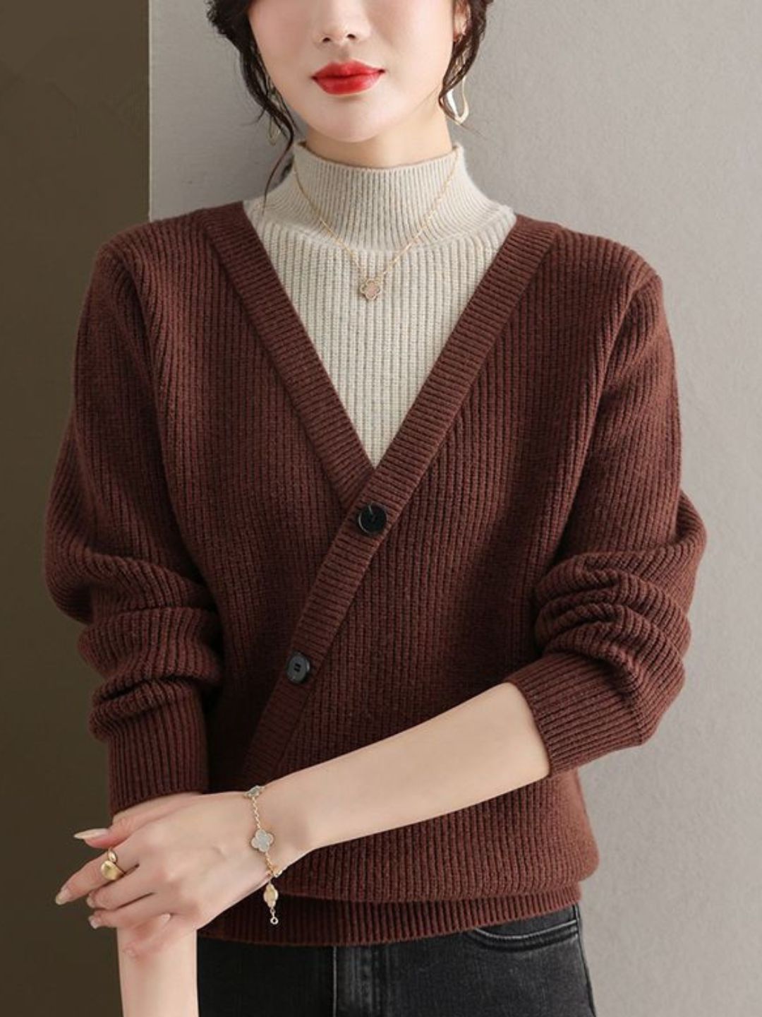 Fake two-piece loose half-high collar sweater