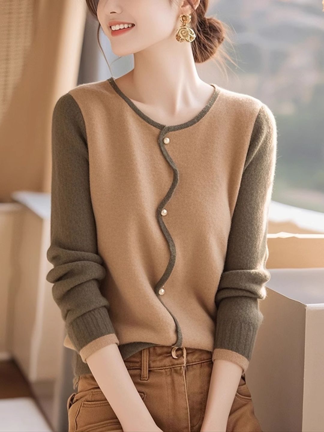 Casual V-neck Contrasted Knitted Cardigan