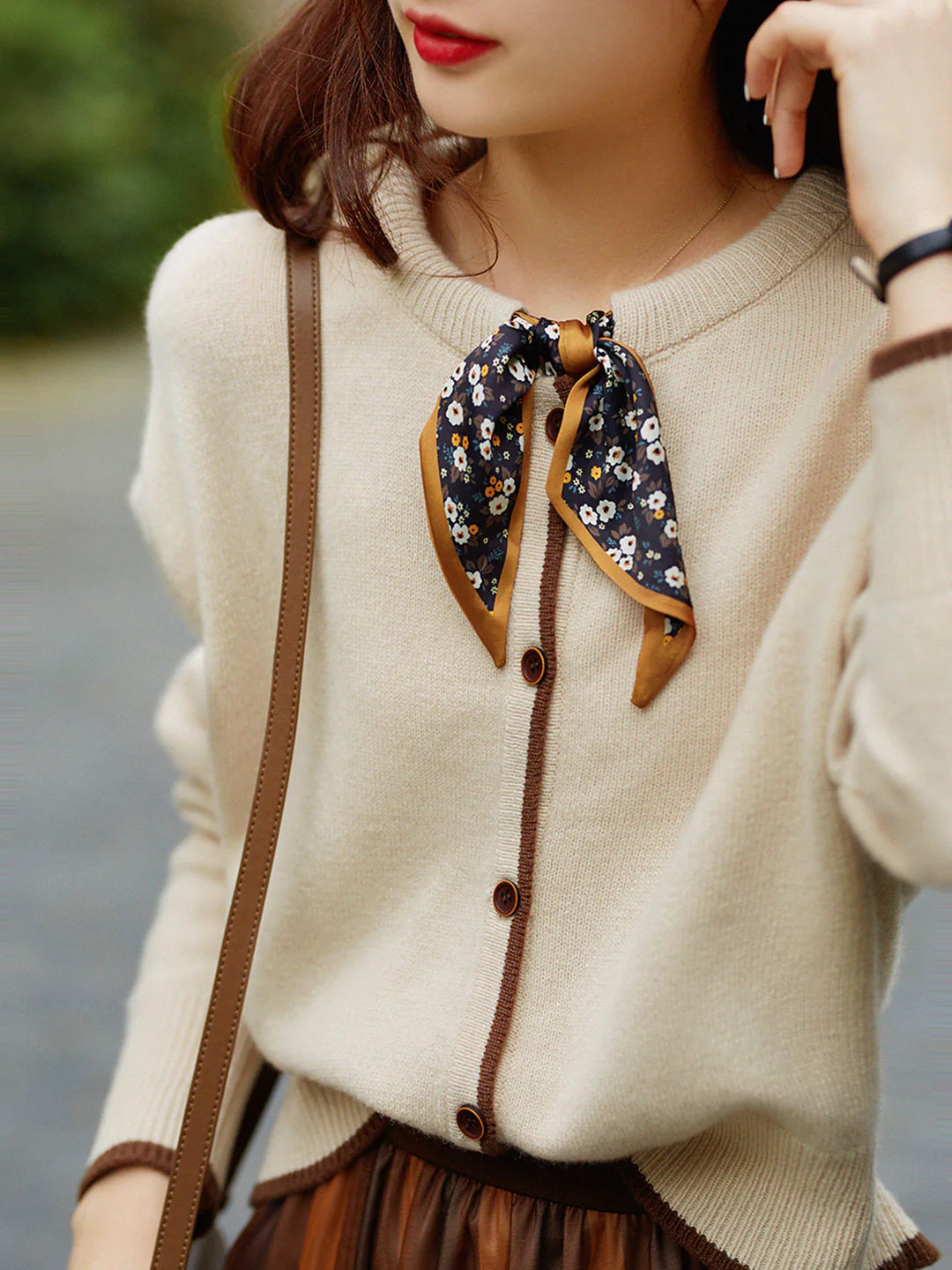 Vintage Crew Neck knitted Cardigan - Brown