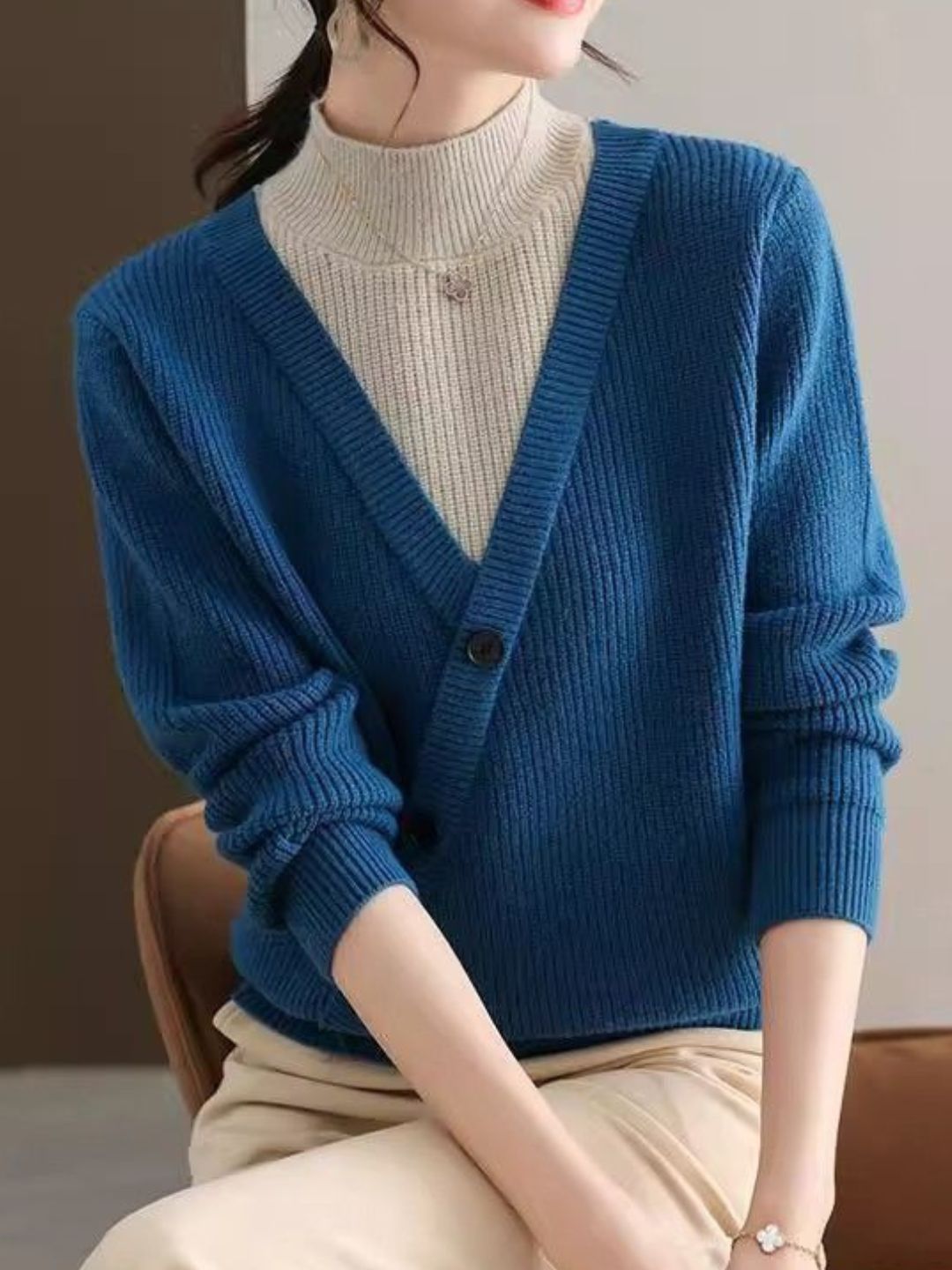 Fake two-piece loose half-high collar sweater