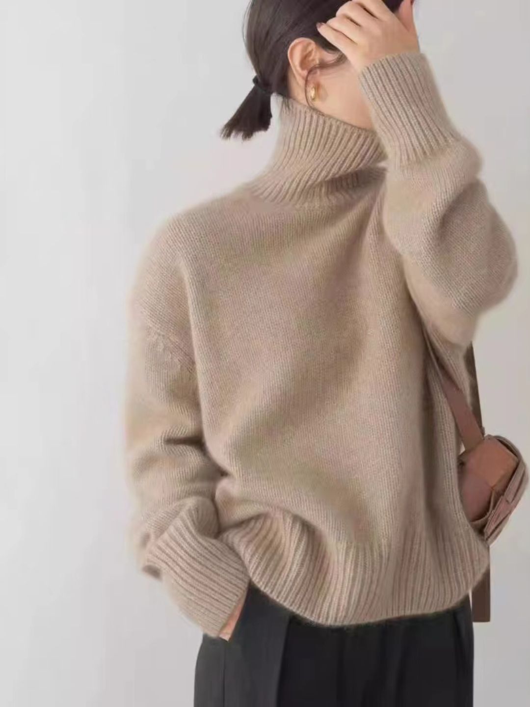 Turtleneck Solid Color Knitted Top -  Grey