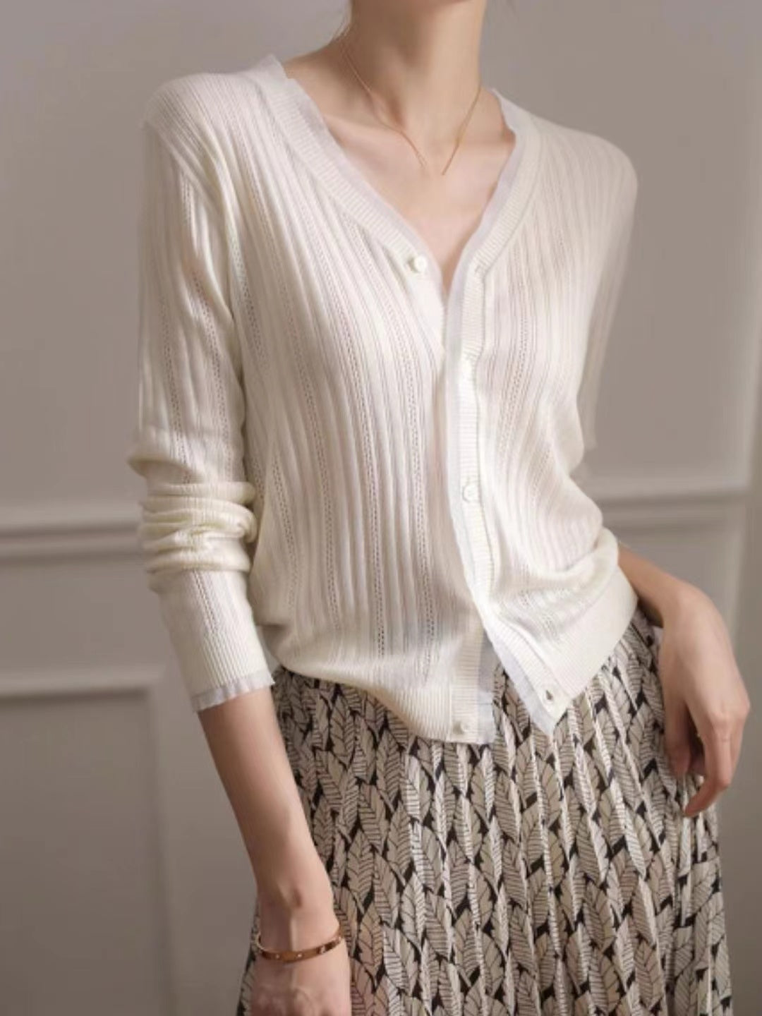 Chic V-neck Knitted Cardigan