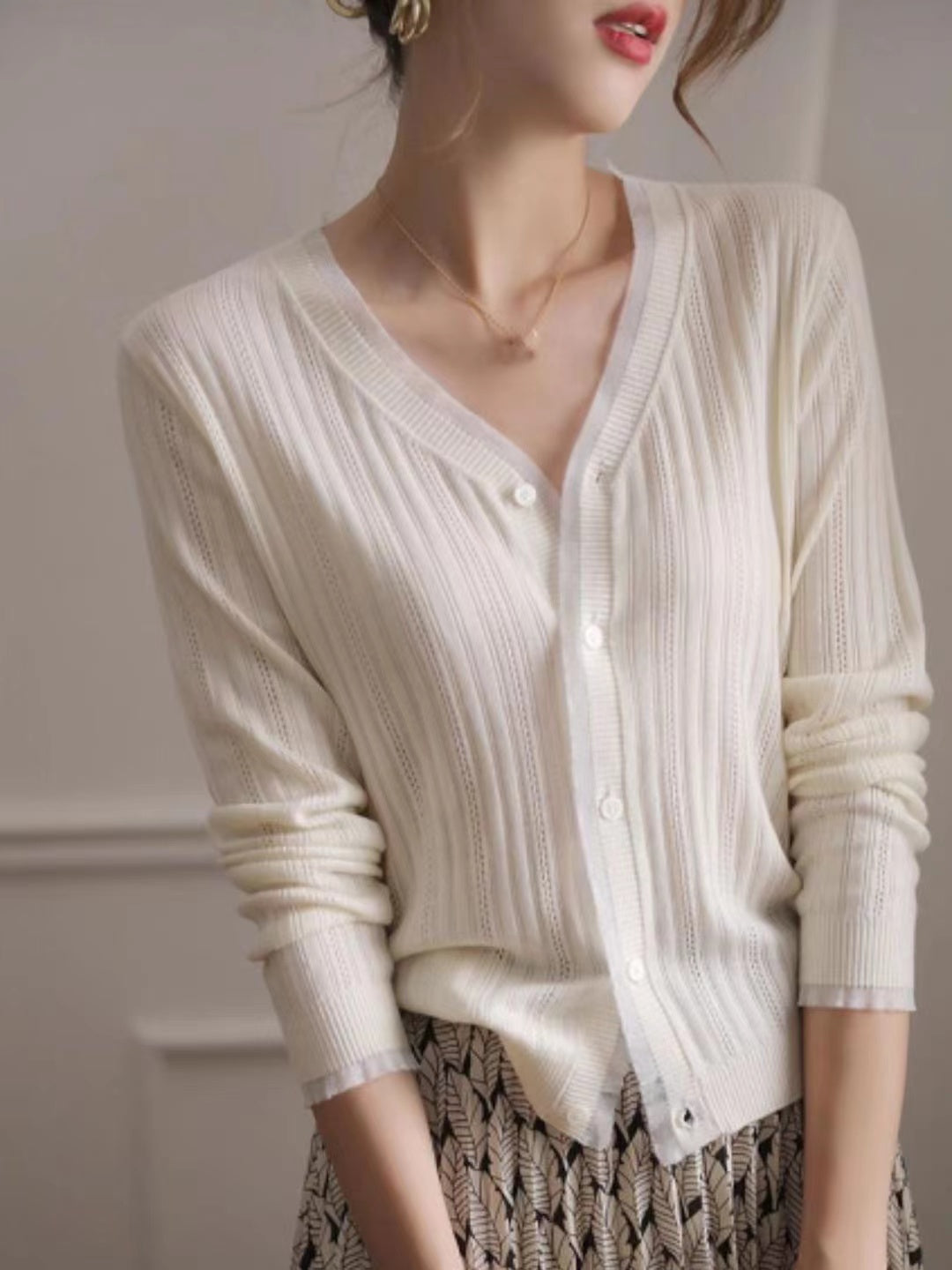 Chic V-neck Knitted Cardigan