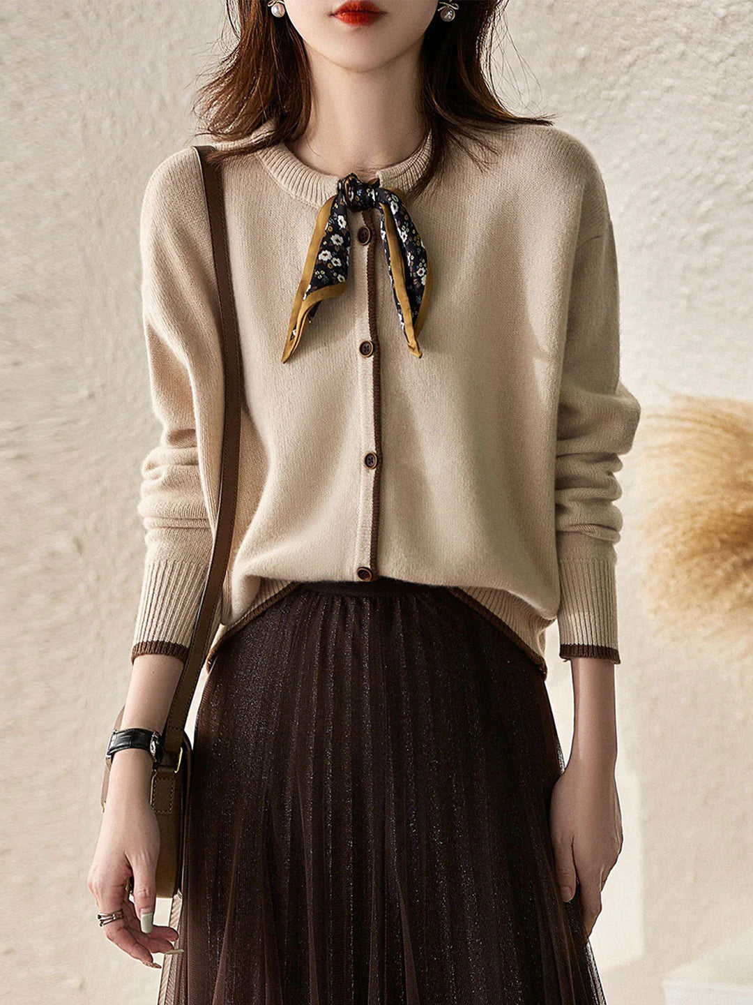 Vintage Crew Neck knitted Cardigan - Brown