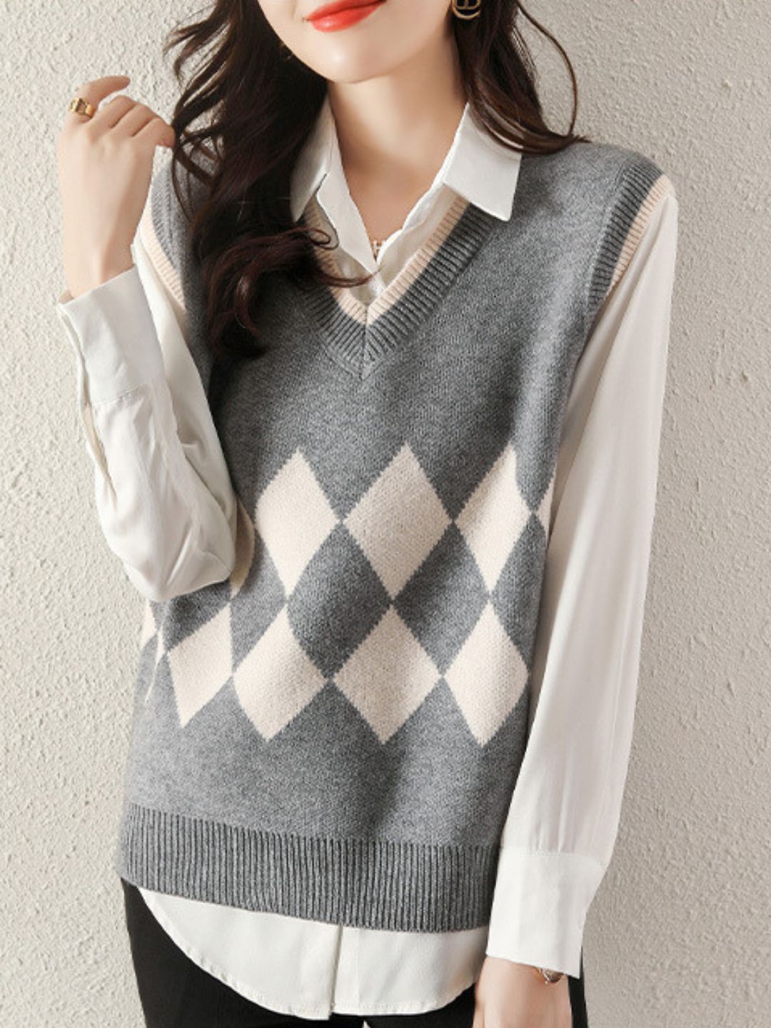 Loose V-neck knitted vest